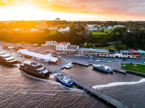 Strahan Village, Strahan